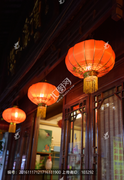 大紅燈籠高高掛