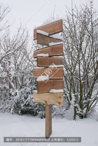 伍登的路標(biāo)和冬天的雪