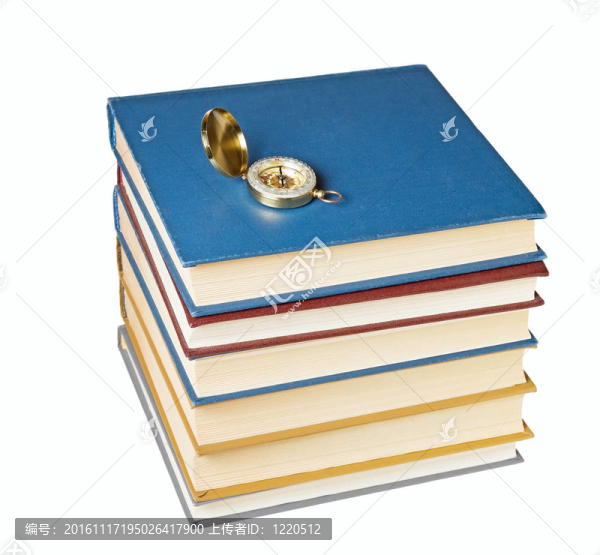 一堆書上的指南針