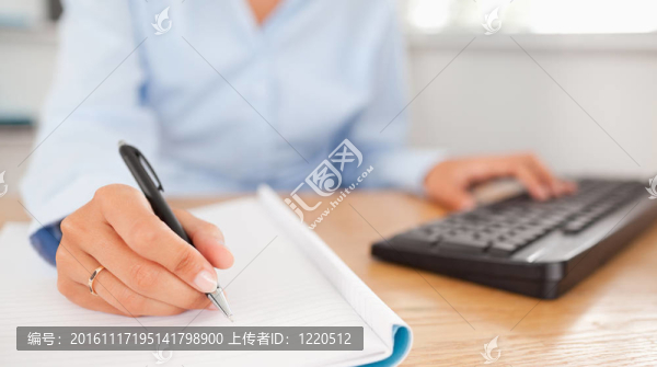 華麗的黑色商人打字和寫作