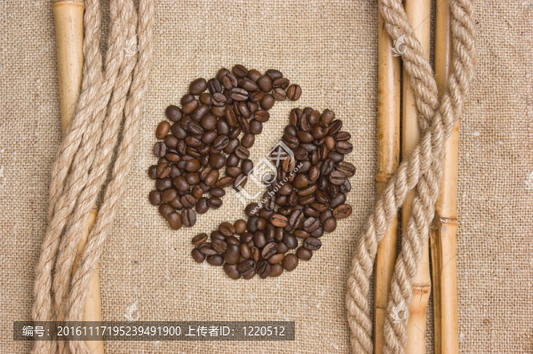 袋背景上的咖啡豆