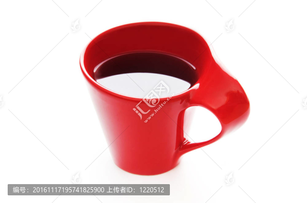 在白色上隔離的一杯茶
