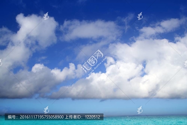 加勒比海綠松石上的積云