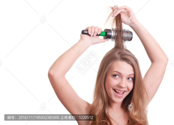 美女用梳子照亮