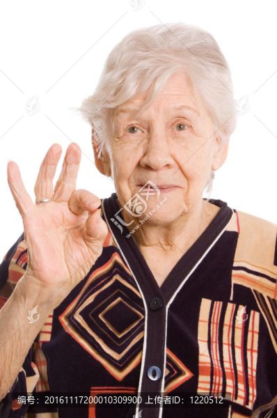 在白色上孤立的老女人肖像