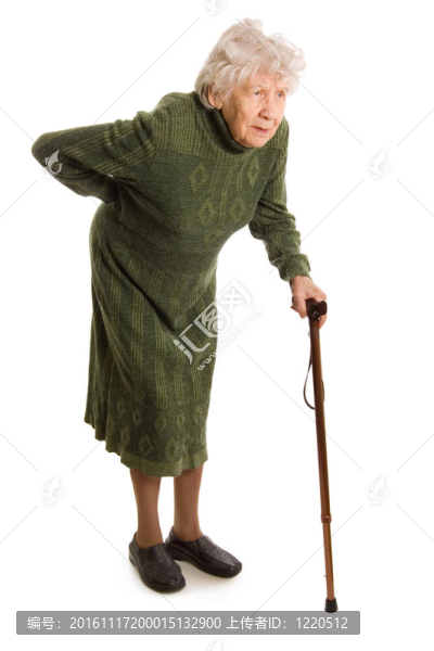 祖母在白色背景上拿著手杖
