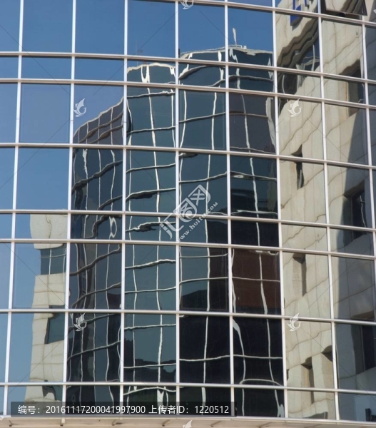辦公樓反光另一棟建筑
