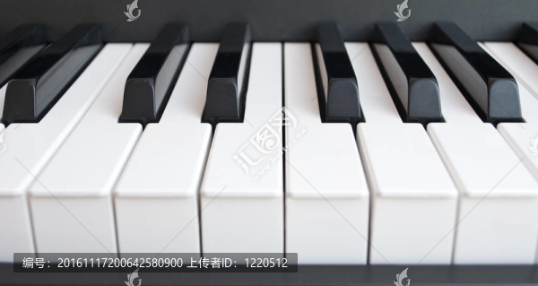 鋼琴
