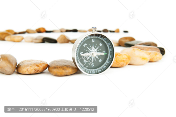 白色的鵝卵石和鵝卵石