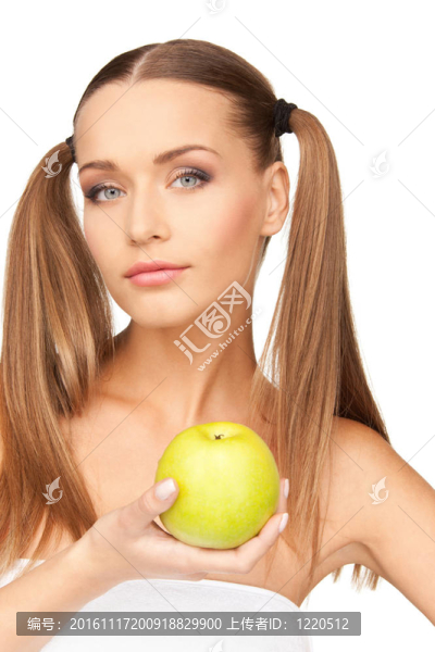 年輕美麗的女人和綠色的蘋果