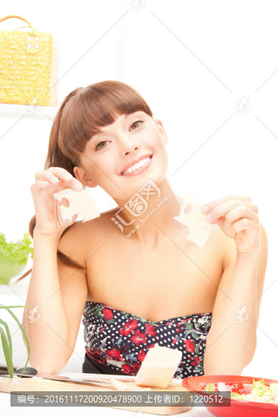 廚房里的漂亮女人