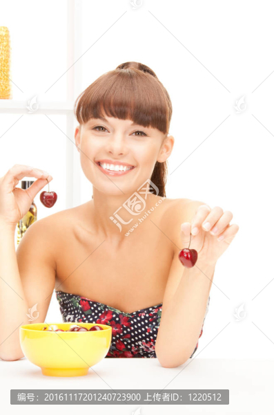廚房里的漂亮女人