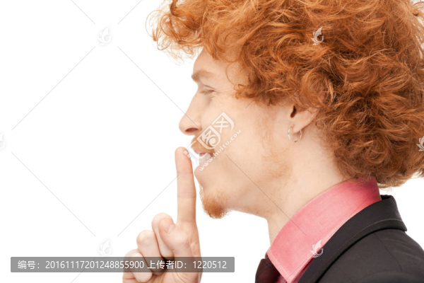 手指在嘴唇