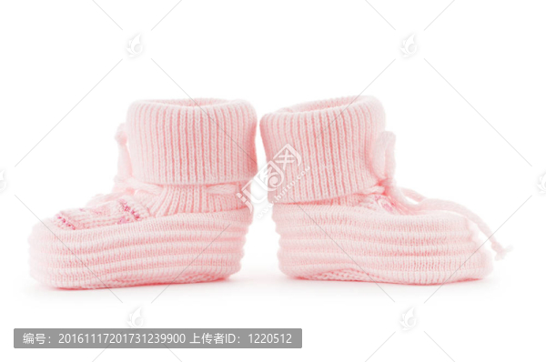 白色背景下編織嬰兒鞋