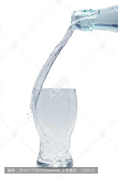 玻璃瓶干凈的水落入白色背景的玻璃