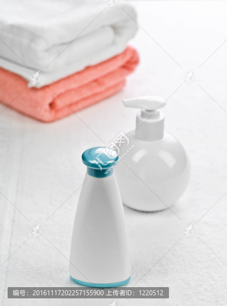 瓶子和毛巾