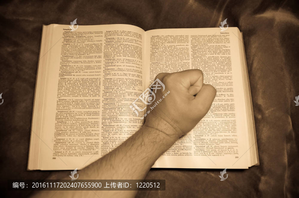 人手書。
