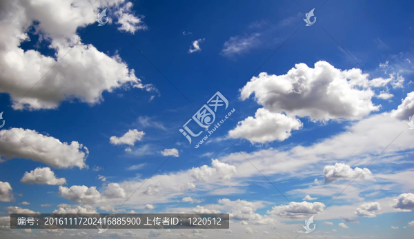 天空中的云，從背后閃耀