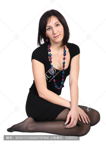 穿黑衣服的女孩；孤立的