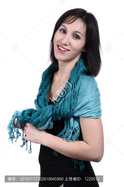 穿黑衣服的女孩；孤立的