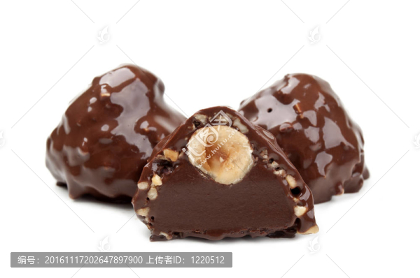 帶堅(jiān)果的巧克力糖果