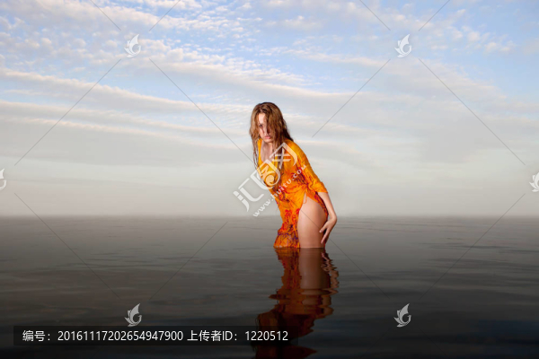 夕陽中的女孩