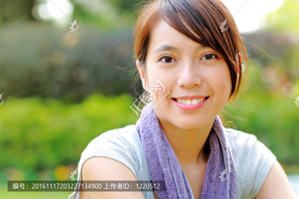 美麗的運動亞洲女孩