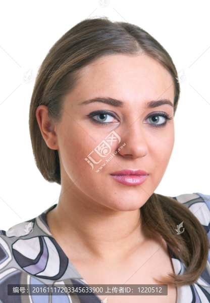 寧靜的女人穿著淡紫色的連衣裙