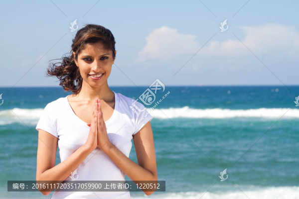 海灘上的女人