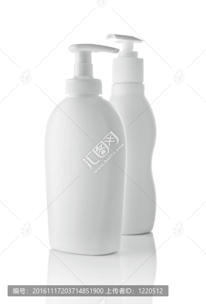 兩個(gè)白色噴霧瓶