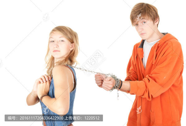 夫婦沖突-年輕女子拉男人的繩子，白色背景