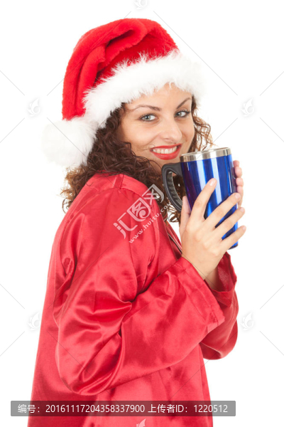 Santa紅衣女孩的圣誕帽子與藍(lán)色的大杯子；白色背景