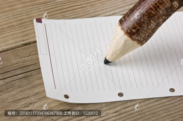 筆記和木制鉛筆