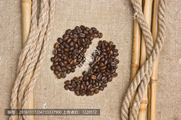 袋背景上的咖啡豆