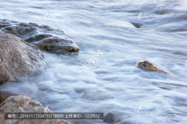 巖石海岸沖浪