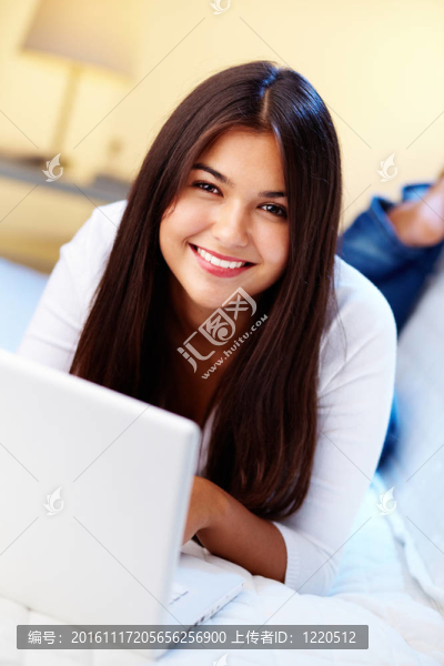 女孩用的筆記本電腦