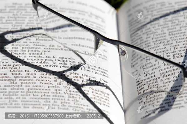 打開的書-匯圖網(wǎng) www.fosd68.com 打開的書