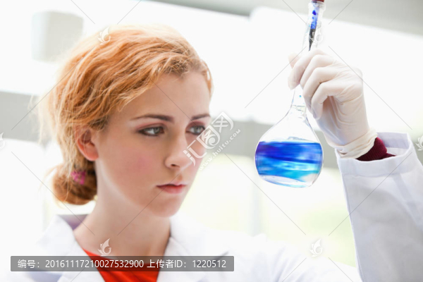 理科學(xué)生混合液體
