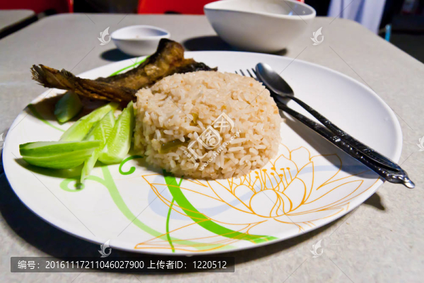 炸魚炒米飯