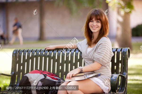 友好的女大學(xué)生