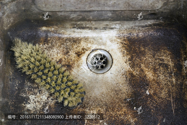 臟；不干凈的洗臉盆