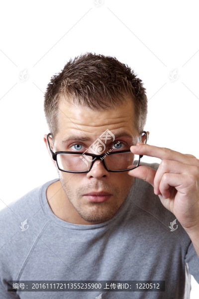 看著你