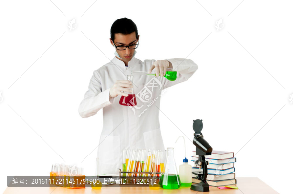 在化學(xué)實(shí)驗(yàn)室工作的學(xué)生