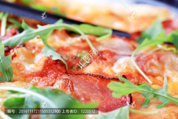 意大利生火腿比薩餅