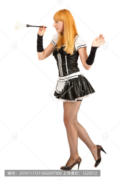 美麗的高加索女人穿著法國女仆服裝