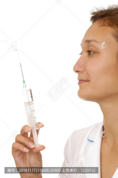 帶注射器的護(hù)士