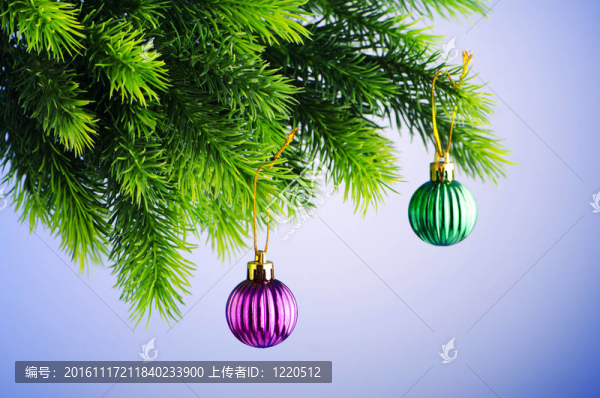 在慶祝概念圣誕樹裝飾品
