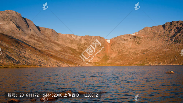 在落基山脈的高山夏季