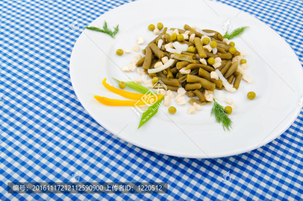 盤子里的綠豆沙拉
