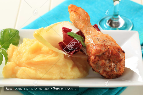 烤雞腿和土豆泥